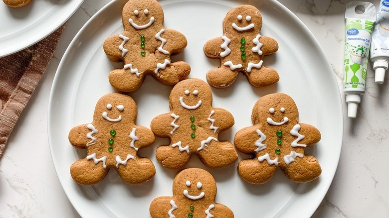 gingerbread persons on white plate