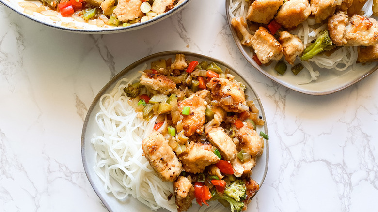 plate of szechuan chicken with rice noodles