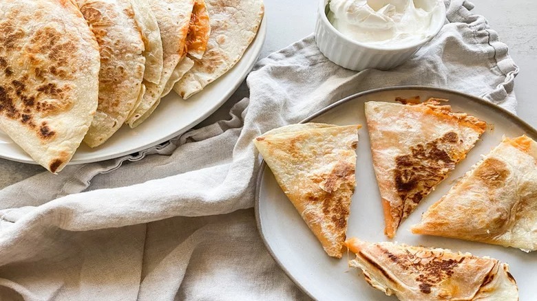 buffalo chicken quesadillas with cream 