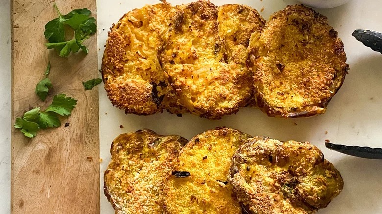 fried green tomatoes with garnish