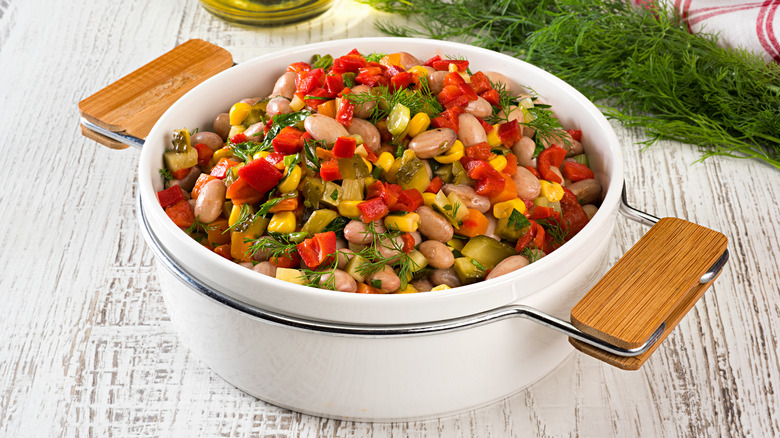 Salad with beans and peppers