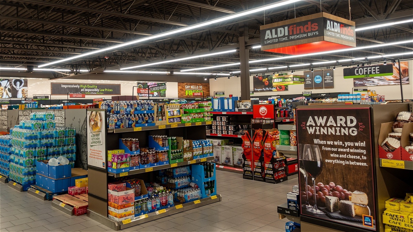 A Couple Makes Their Dreams Come True By Getting Married At Aldi 1473