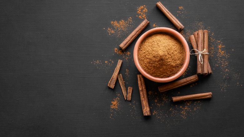 ground cinnamon sticks powder