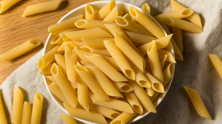 Dry tube-shaped pasta 