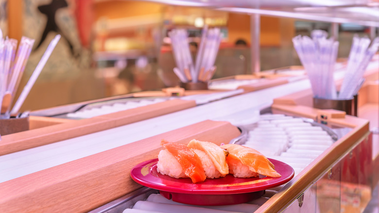 Sushi conveyor belt