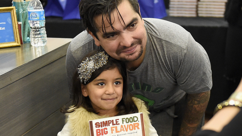 Aarón Sánchez with a young fan