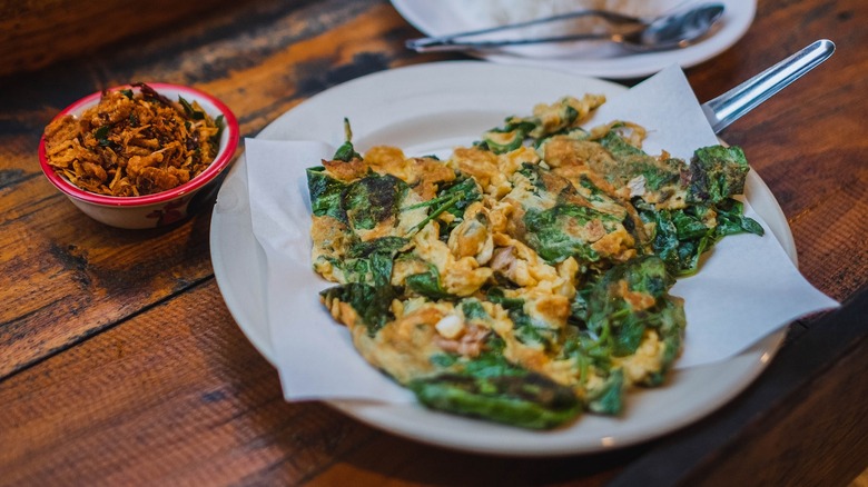 Omelet with fried shallots