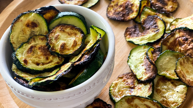 Air fried zucchini chips