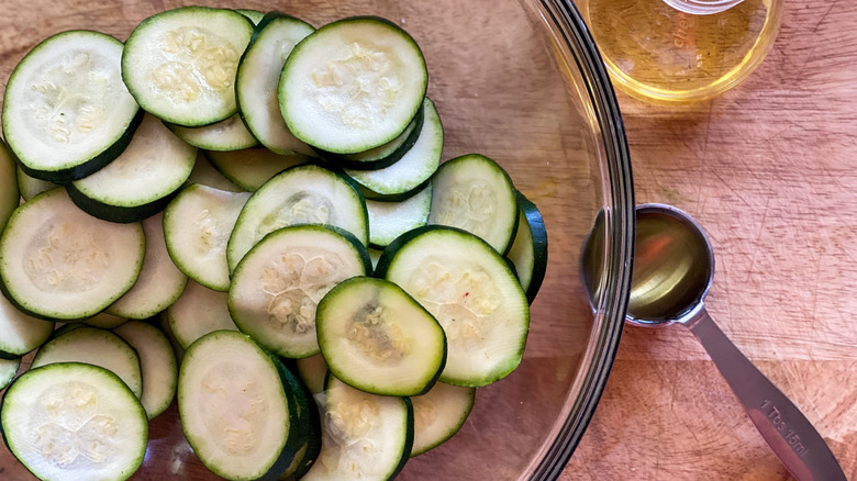 Air fried zucchini chips