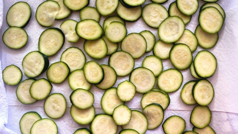 Air fried zucchini chips