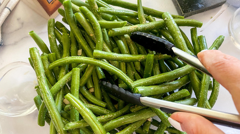 green beans in a bowl 