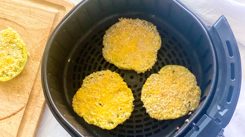 tomato slices air fryer basket