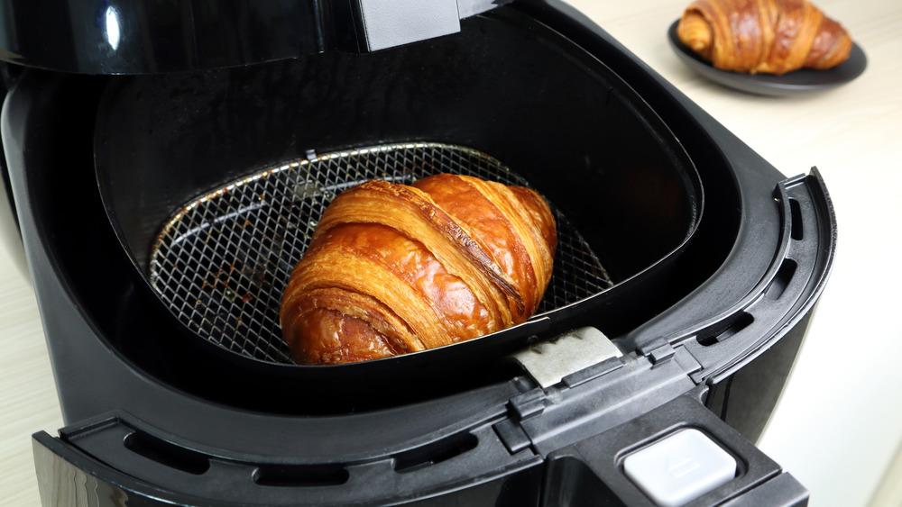 air fryer croissant