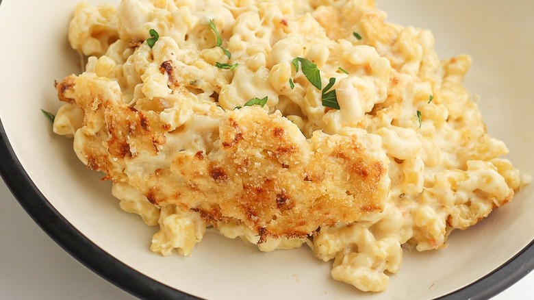 macaroni and cheese in bowl