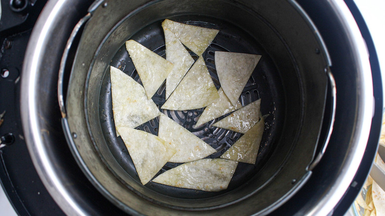 Seasoned tortilla triangles