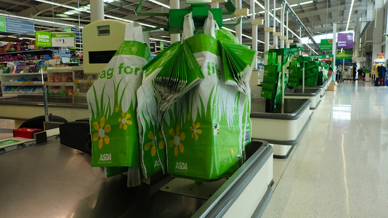 Reusable bags at Aldi checkout