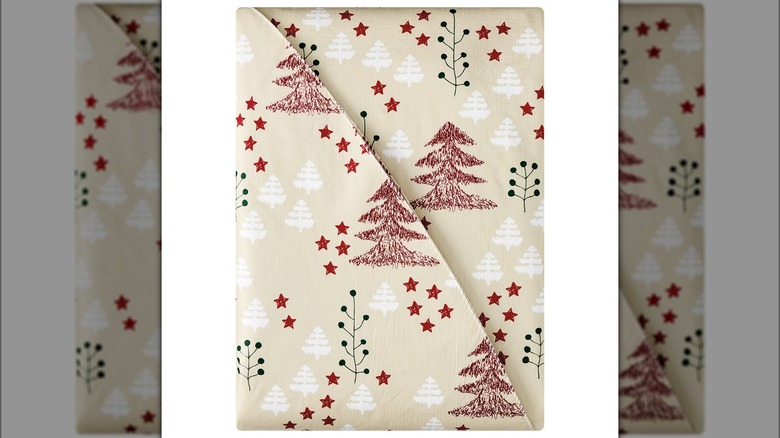 Vinyl tablecloth with Christmas tree pattern