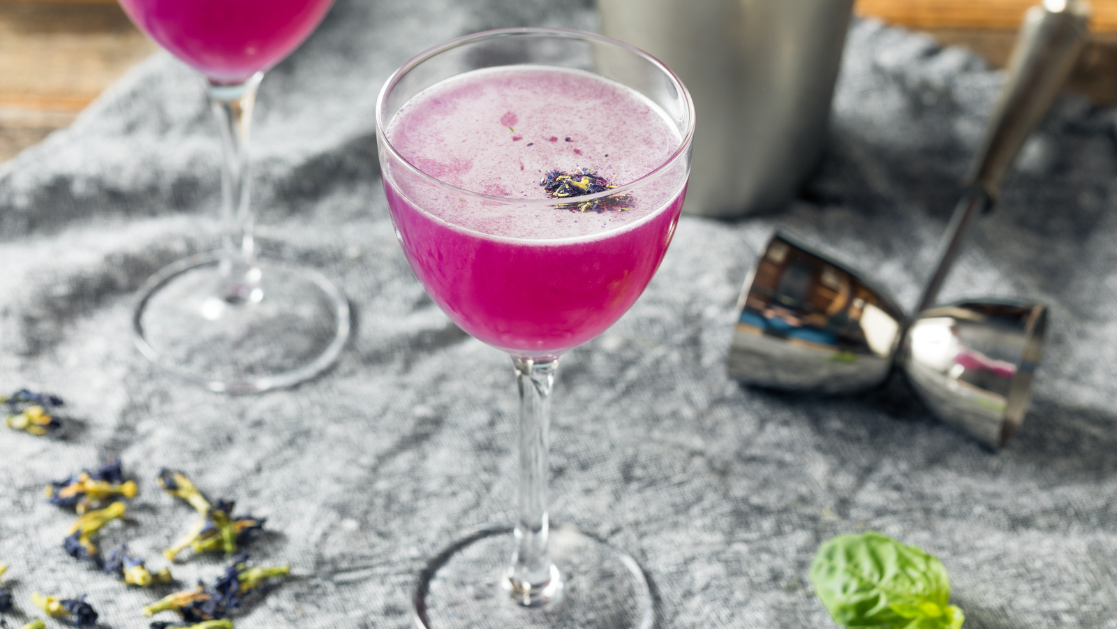 Aldi Just Added A Color-Changing Gin, But Only In One Country