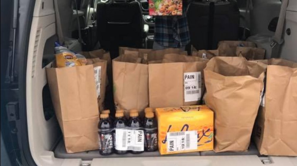 Aldi pickup groceries in car