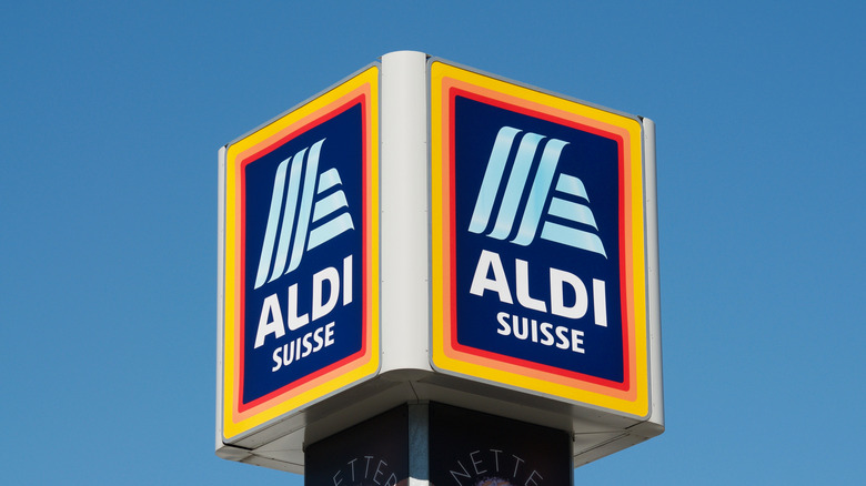 Aldi exterior sign