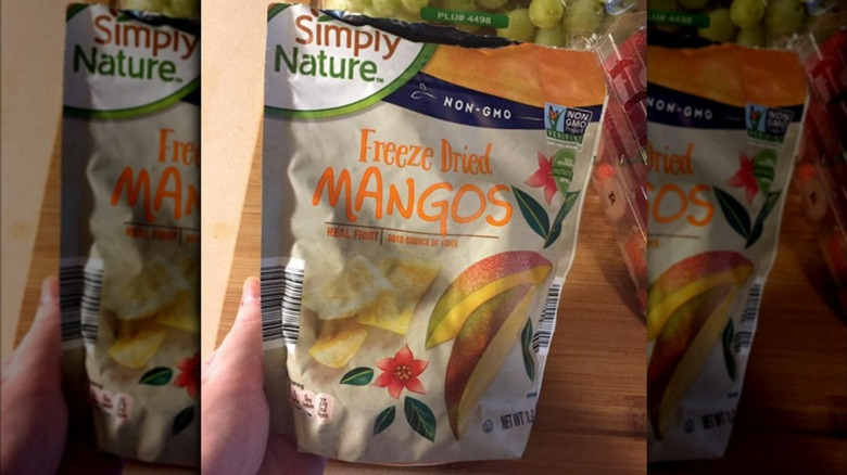 Aldi's Simply Nature freeze-dried mangos
