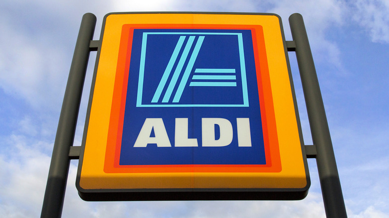 Aldi storefront sign