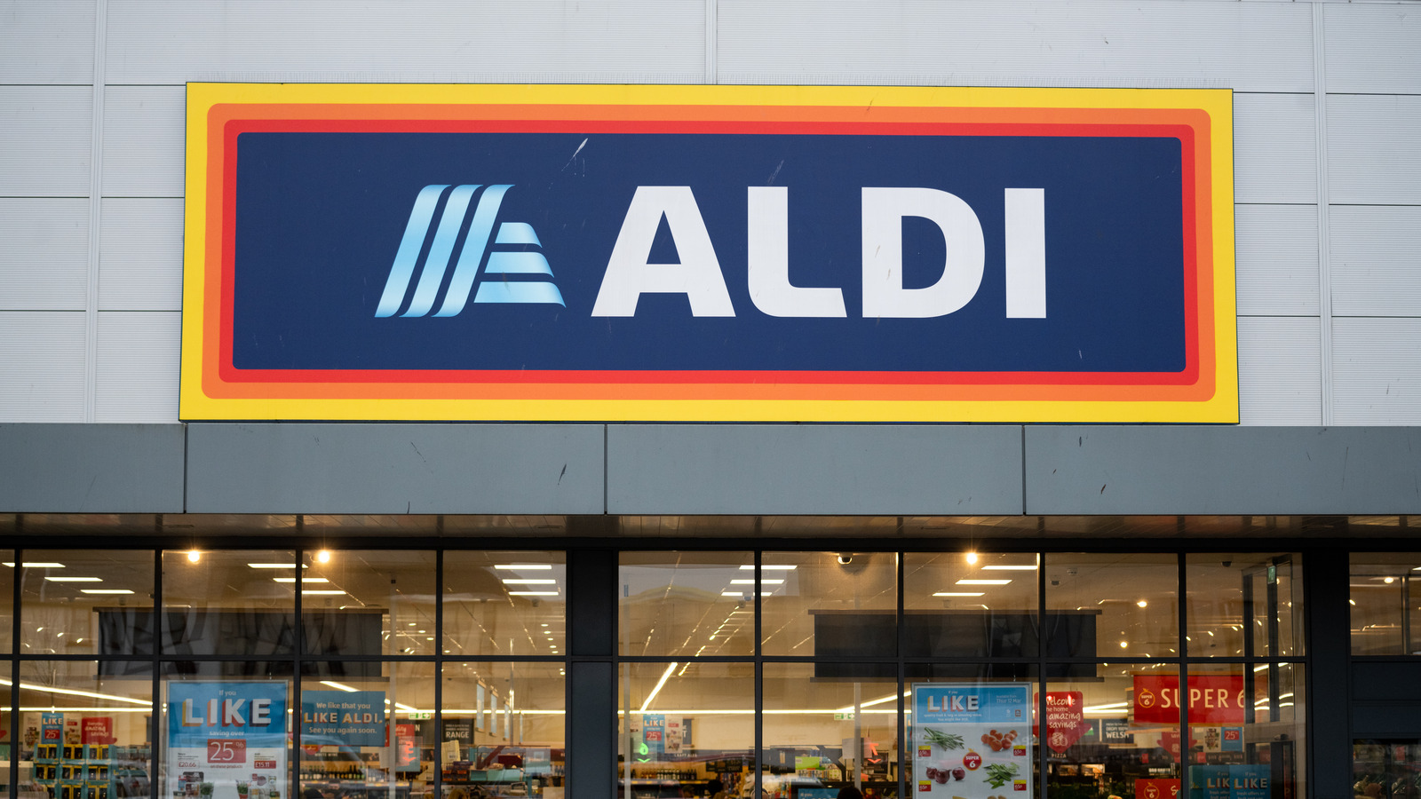 Aldi Shoppers Think This Hard Seltzer Is Even Better Than White Claw