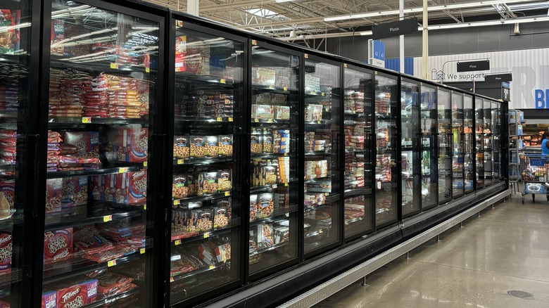 frozen pizza aisle at Walmart