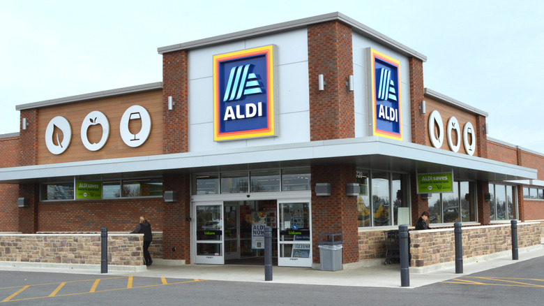 Aldi grocery store