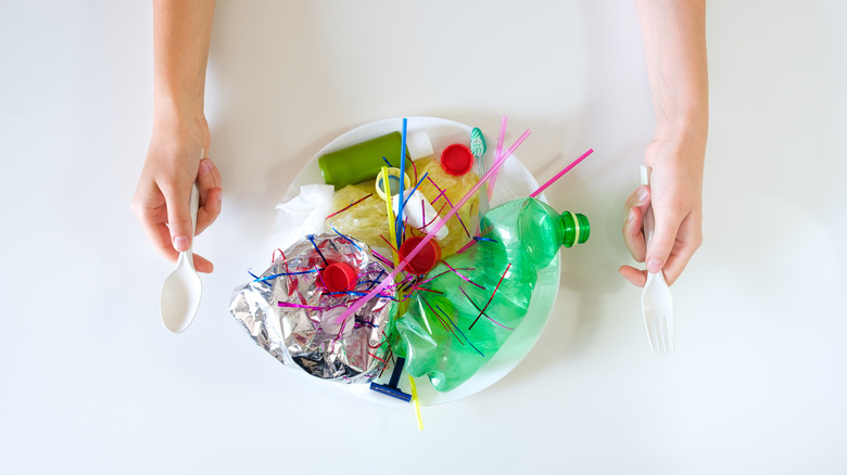 Plate of plastics