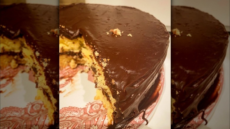 A yellow cake with chocolate frosting