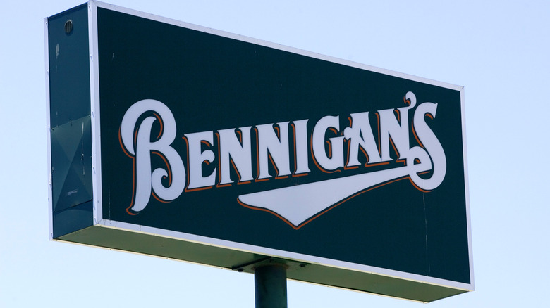 Bennigan's sign