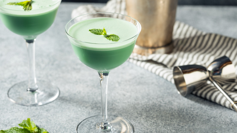 Green creme de menthe drink