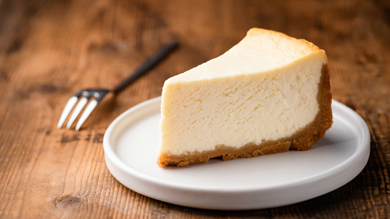 Slice of cheesecake sitting on plate