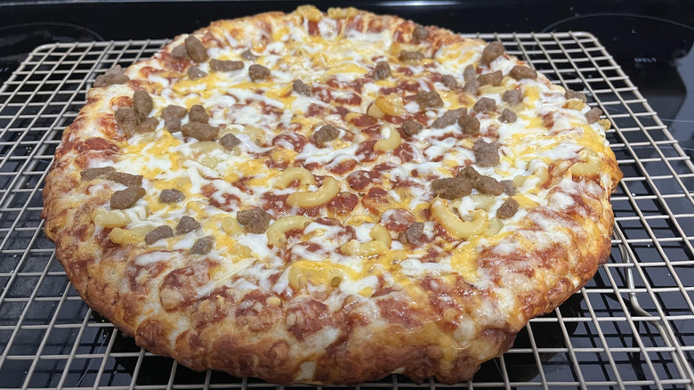 Aldi's sausage mac cheese pizza