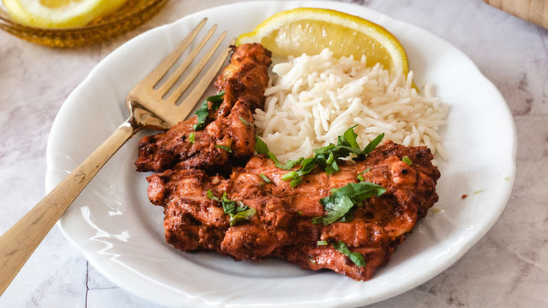 Tandoori chicken with rice