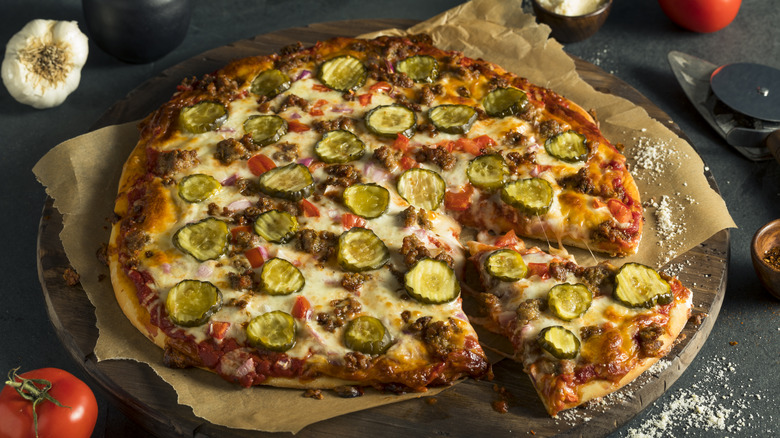 Cheeseburger pizza