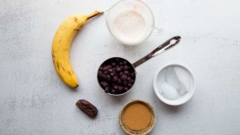 milkshake blueberry smoothie ingredients