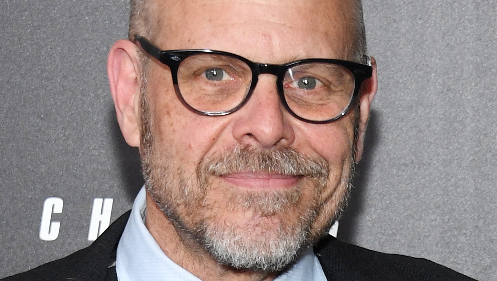 Alton Brown Let Twitter Know He Is 'Done' With This Type Of Dining