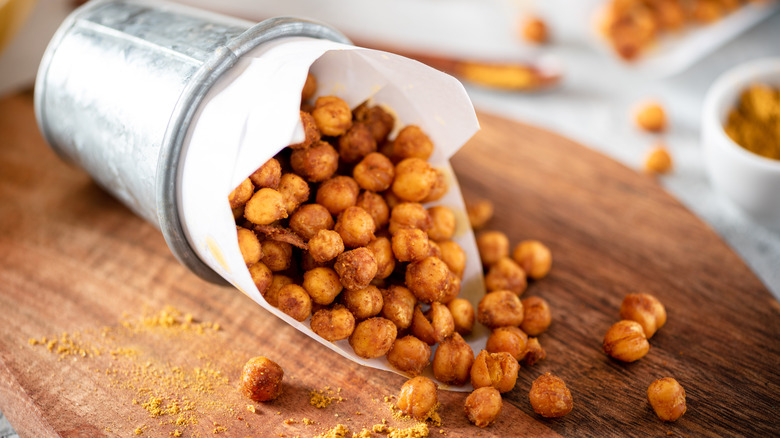 Many roasted chickpeas