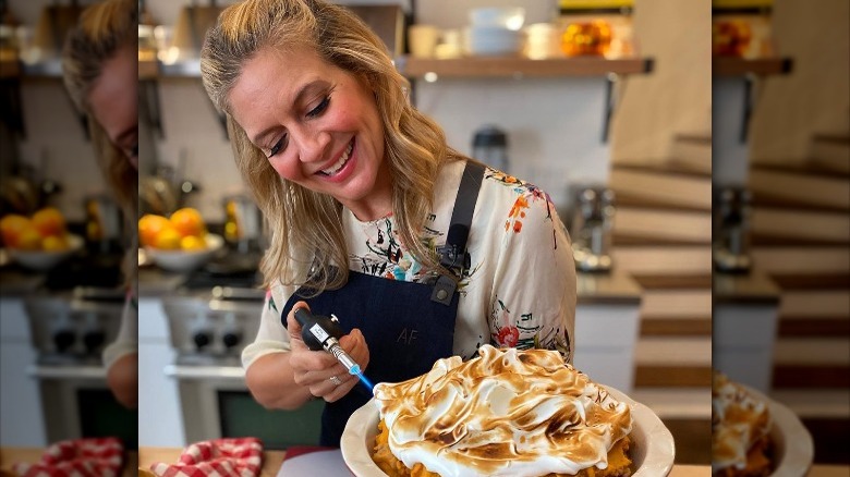 Amanda Freitag makes pie