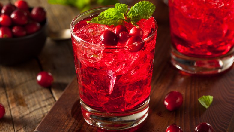 Amazing Ways To Use Cranberries (That Your Guests Will Actually Love)