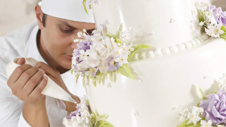 Piping a wedding cake