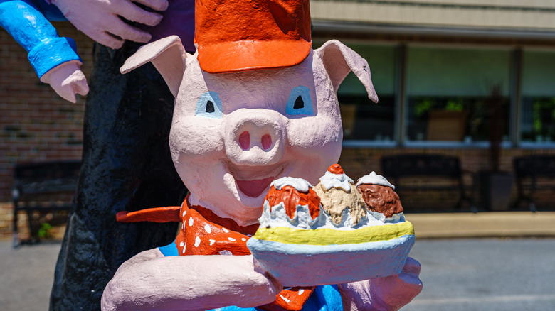 Pig statue holding banana split