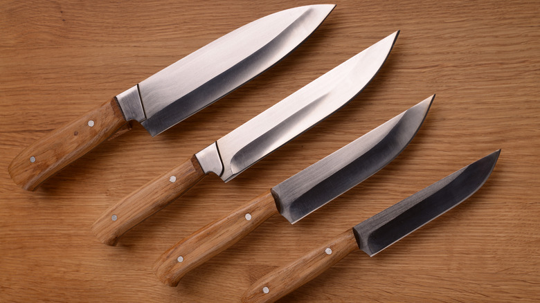 https://www.mashed.com/img/gallery/andrew-zimmern-cant-live-without-these-knives/these-four-knives-are-andrew-zimmerns-essentials-1640212727.jpg