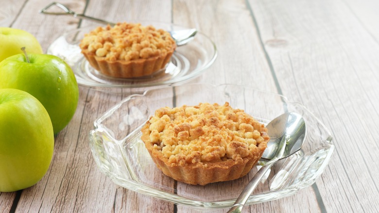 Apple tarts with crumble on top