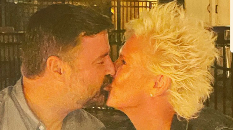 Anne Burrell kissing Stuart Claxton