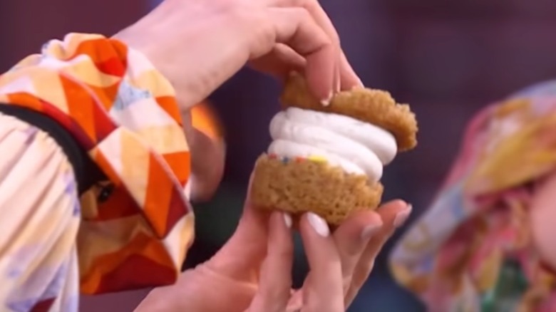 Anne Hathaway's cupcake hack