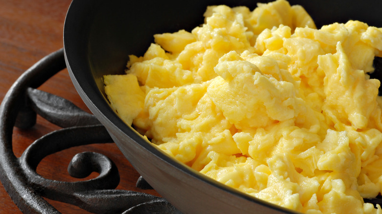 fluffy scrambled eggs