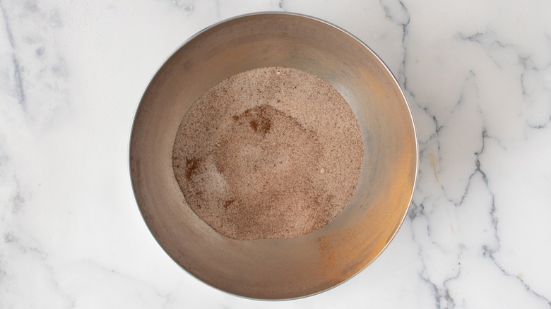 Sugar mixed with spices in bowl